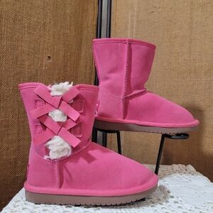 Pink UGG Toddler Shearling Lined Boots with Bow Detail. Size US 10